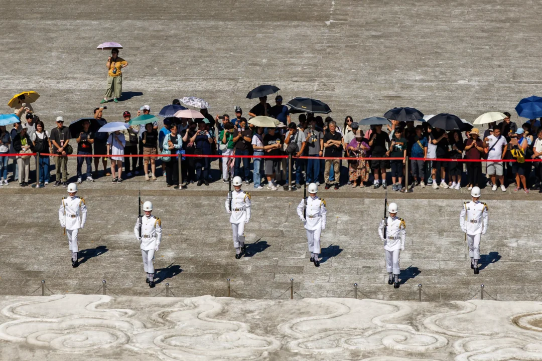 Six military honour guards in white uniforms in formation on the steps of Chiang Kai-shek Memorial Hall during guard ceremony