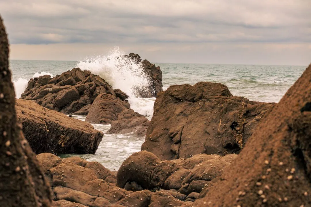 Blackchurch rock wave crashing