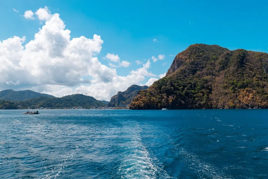 Boat wake cliffs sky El Nido