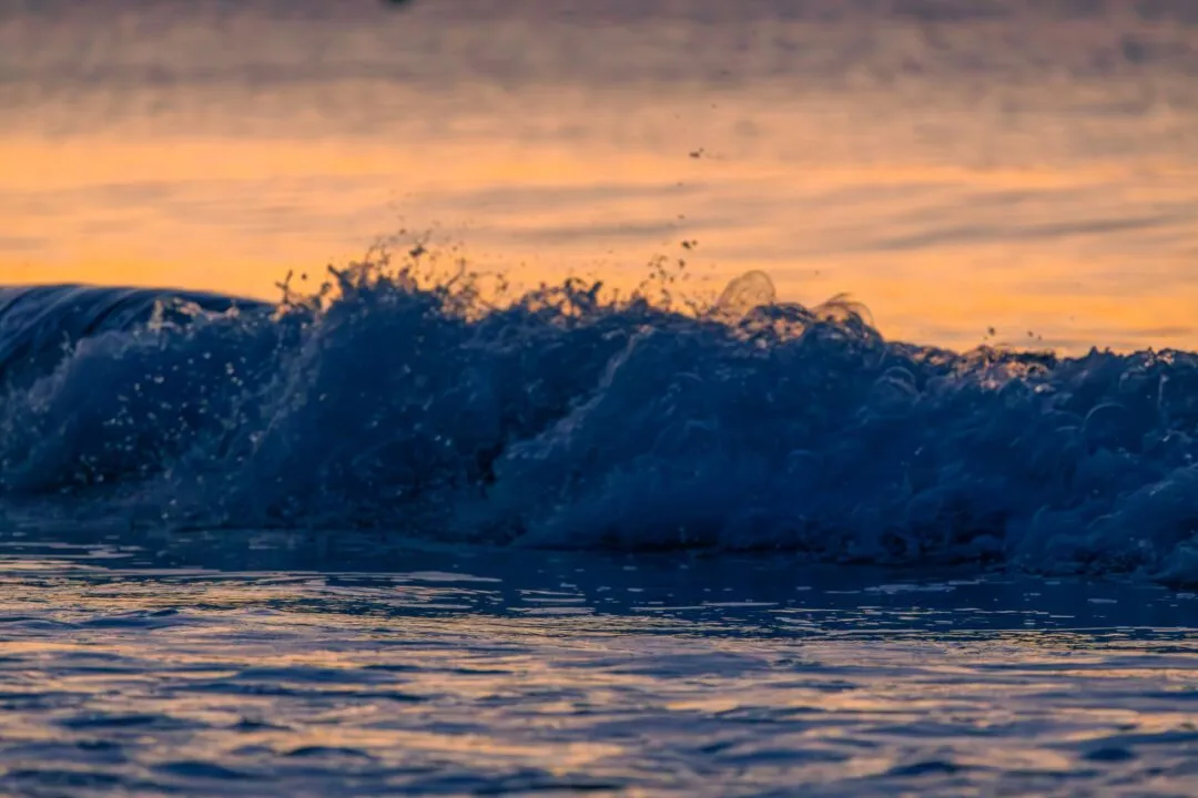 Bournemouth wave close up