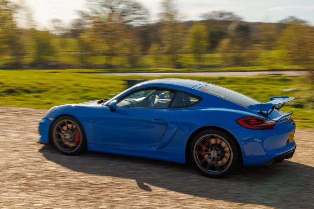Porsche GT4 panning action, Caffeine and Machine