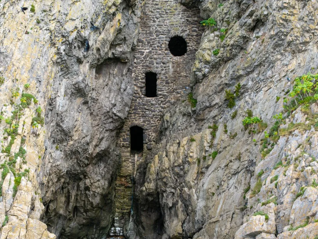 Culver hole stone wall close