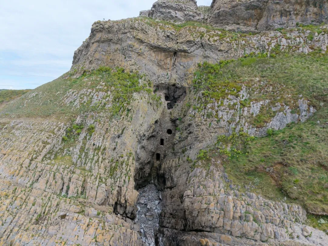 Culver hole structure distant