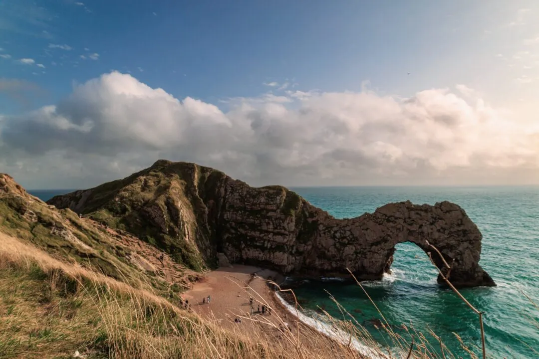 Durdle door arch cliff view