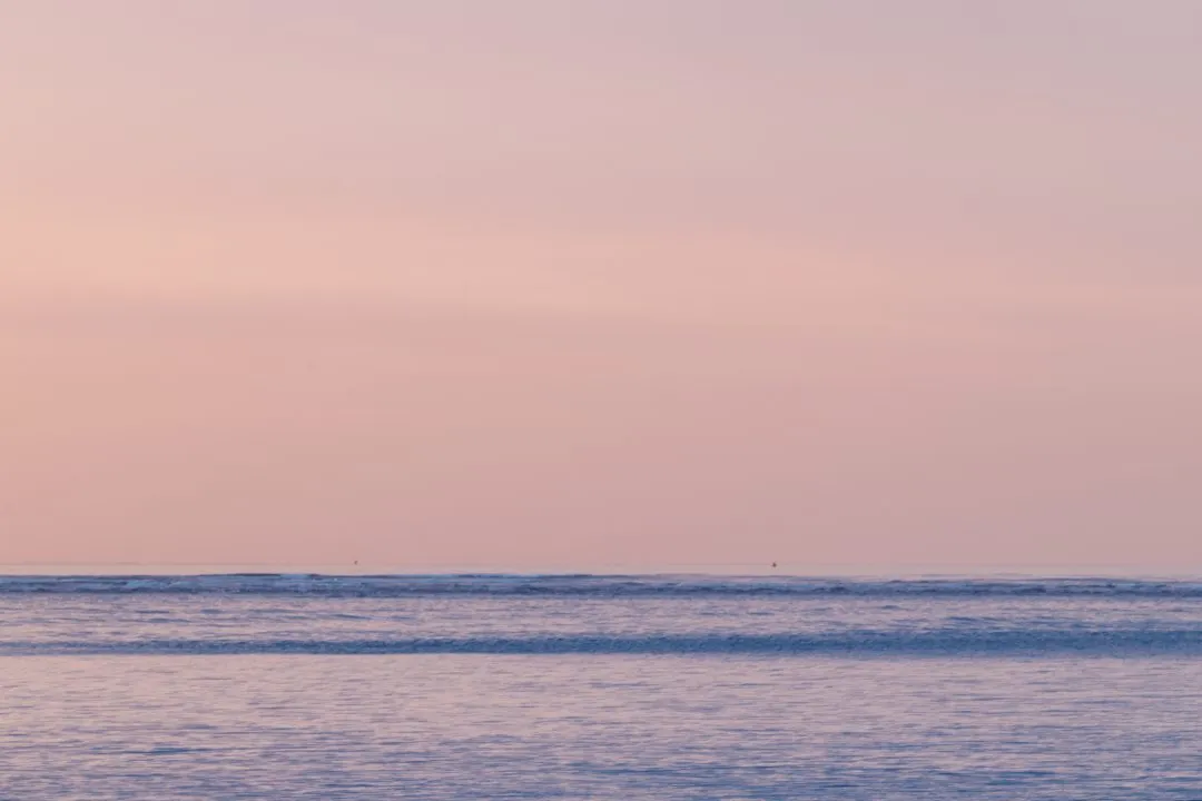 Abstract minimalist waves, Eastney