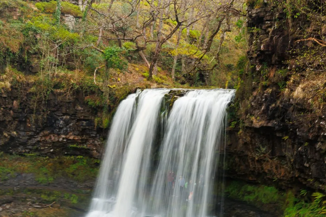 Four waterfalls twin cascade
