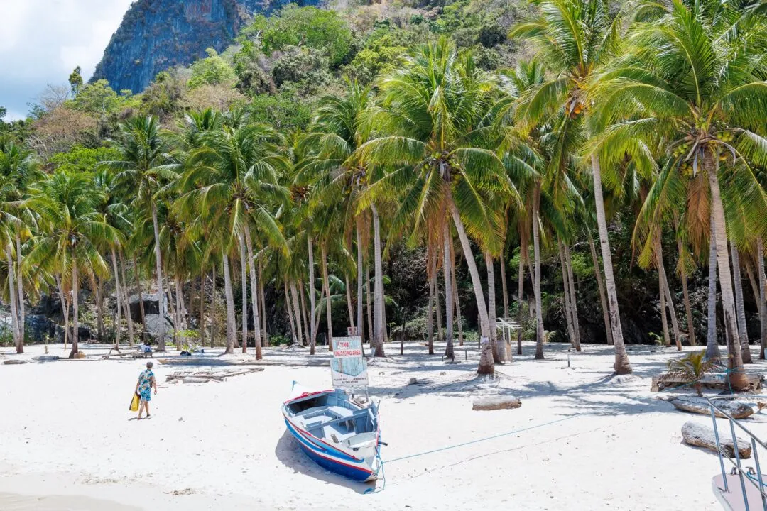 Iconic boat bow pov karst islands El Nido