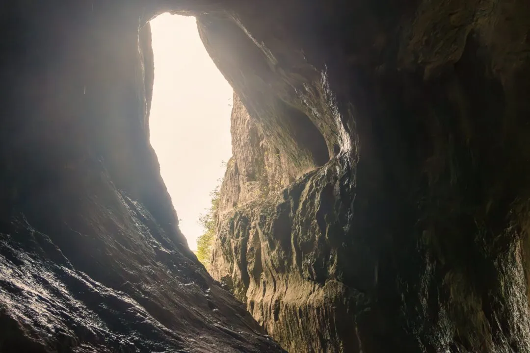 Peak district Thor's Cave passage view