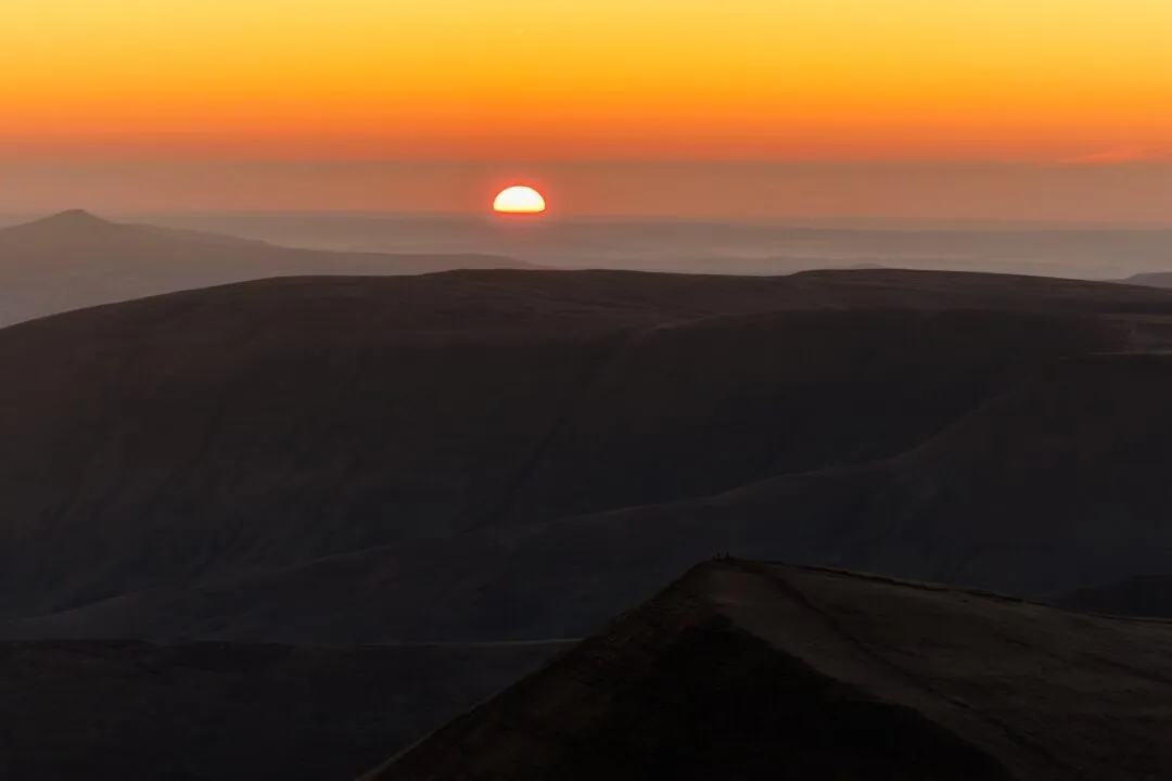 Pen y Fan sunrise over ridge