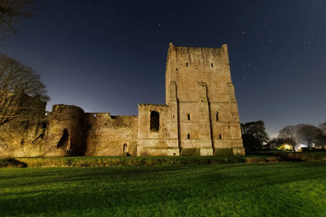 Castle keep light painted stars meteor, Portchester