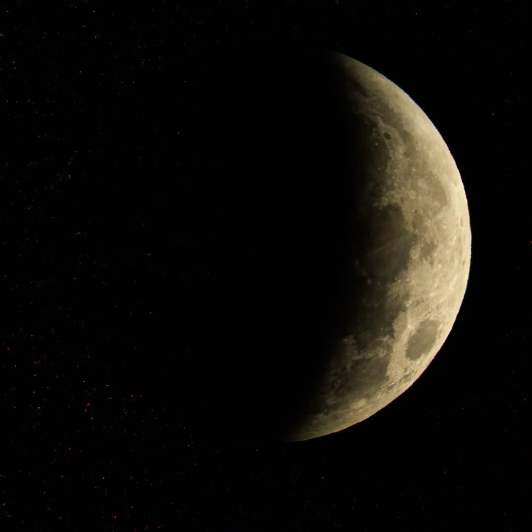 Lunar eclipse deepening shadow, Portsdown Hill