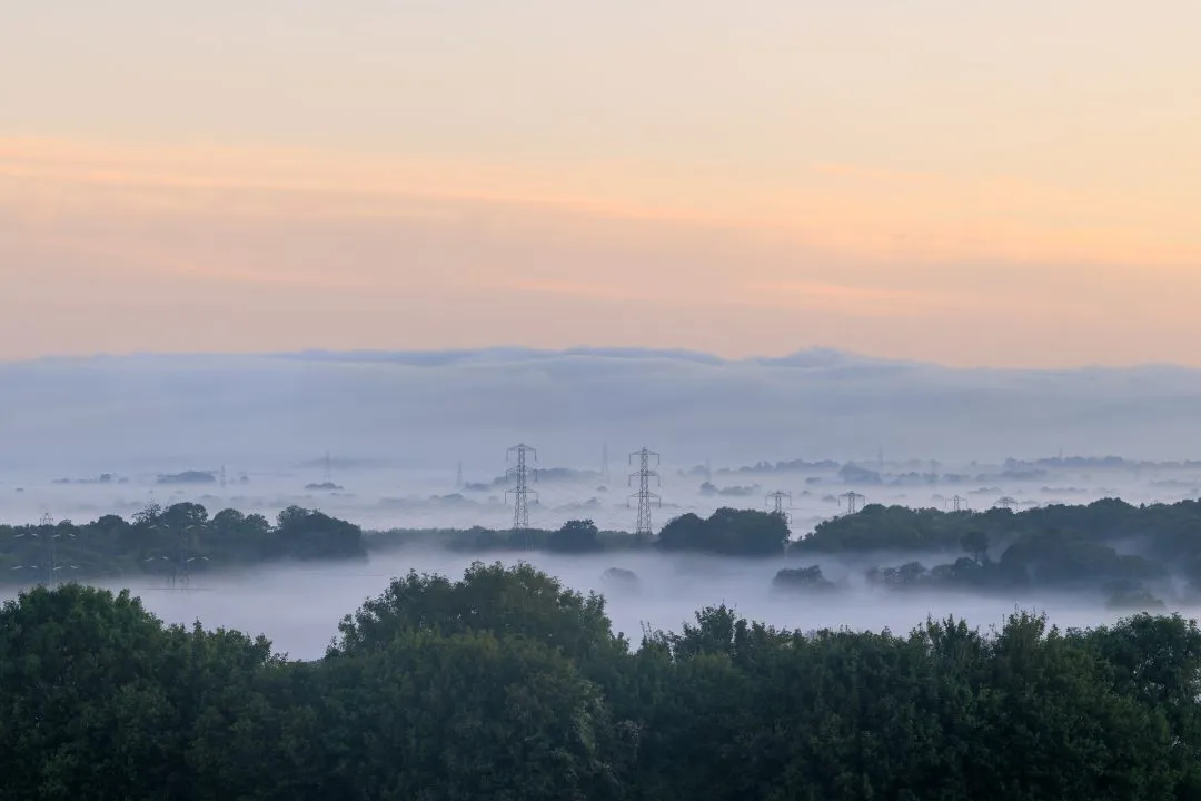Temperature inversion pylons mist, Portsdown Hill