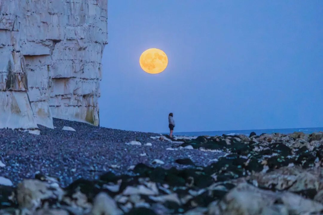 Seven sisters full moon golden