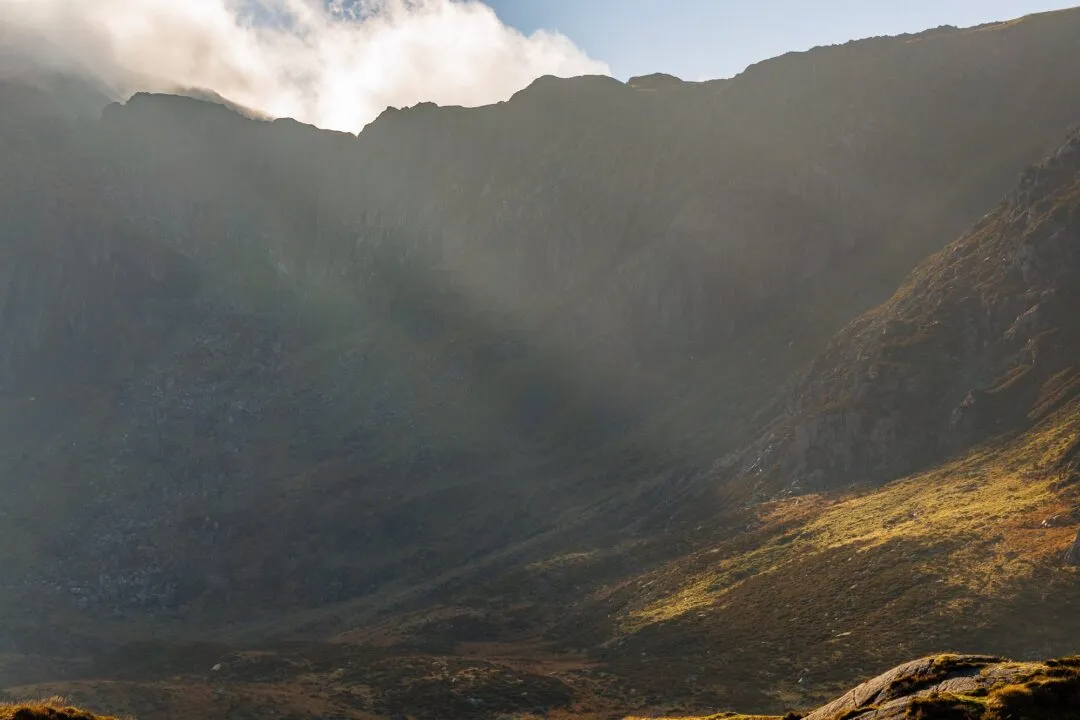Snowdonia llyn idwal backlit cliff mist