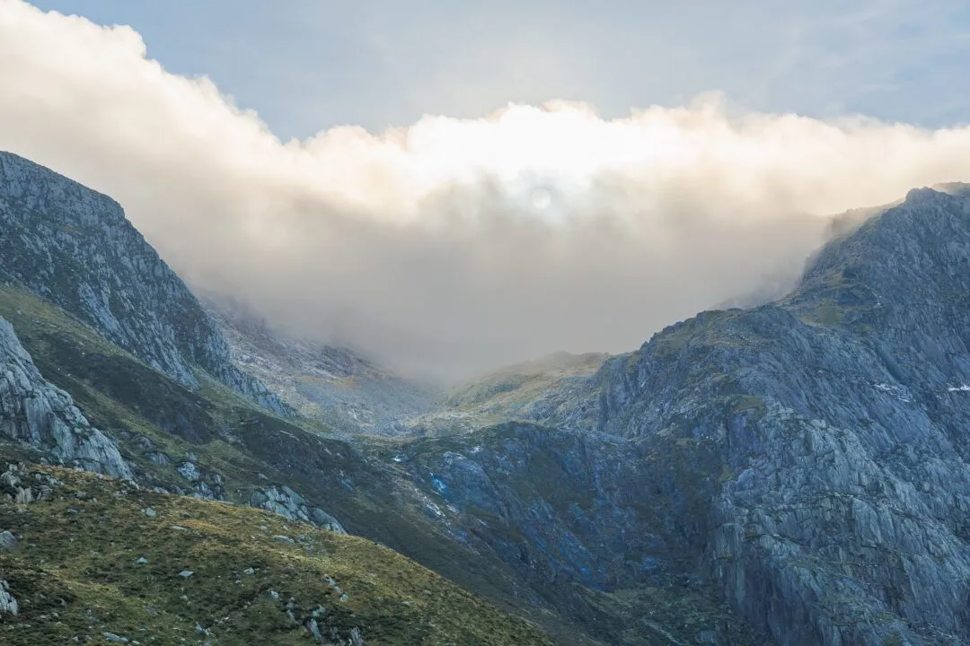 Snowdonia llyn idwal golden mist ridge