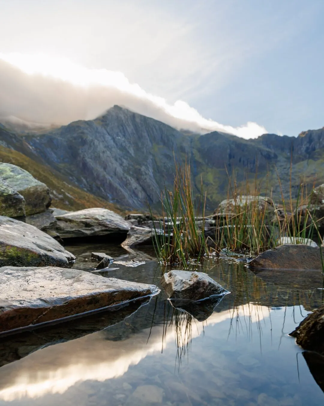 Snowdonia llyn idwal reflection foreground