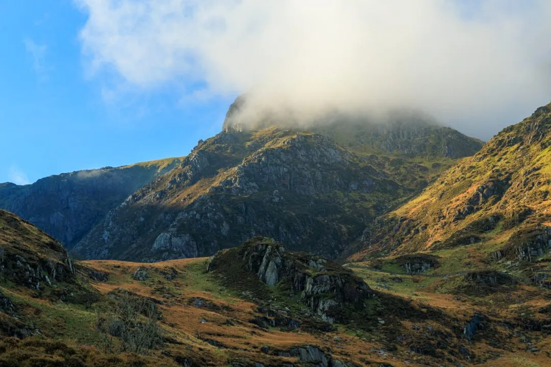 Snowdonia nant ffrancon cloud capped peak