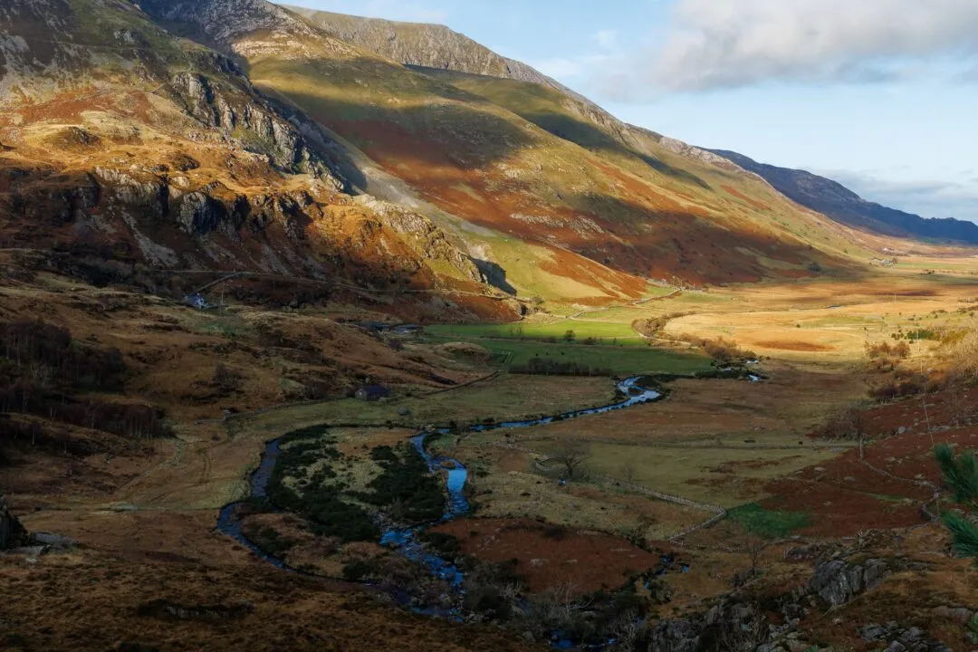 Snowdonia nant ffrancon valley river