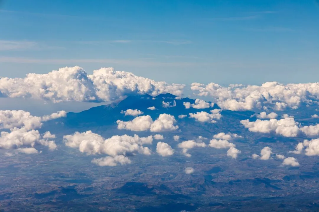 Volcanic peak sea of clouds El Nido