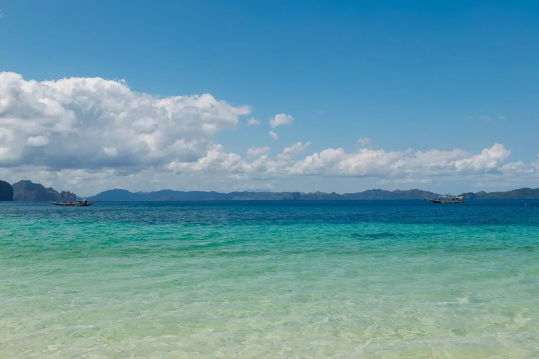 Wide bay distant peaks two boats El Nido
